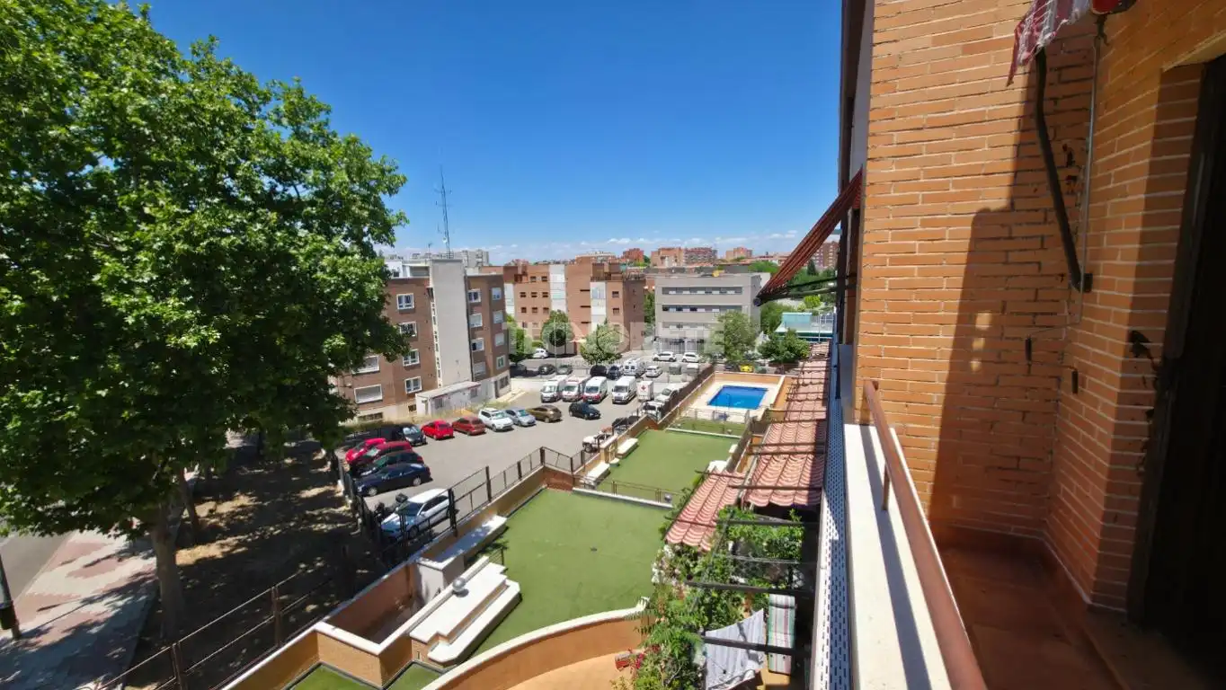 Vista exterior de Piso en venta en Guadalajara con Calefacción y Terraza