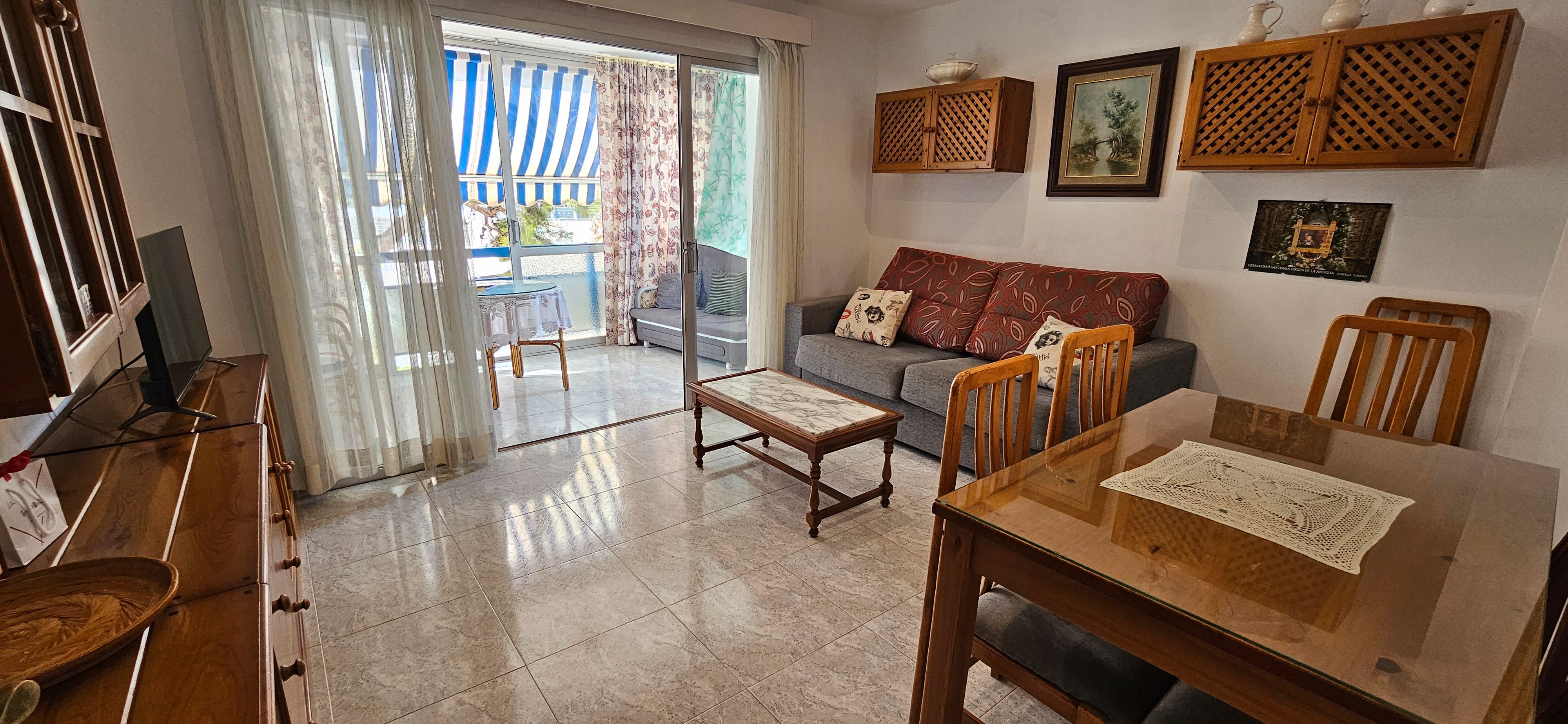Sala d'estar de Apartament en venda en Benidorm amb Piscina, Moblat i Piscina comunitària
