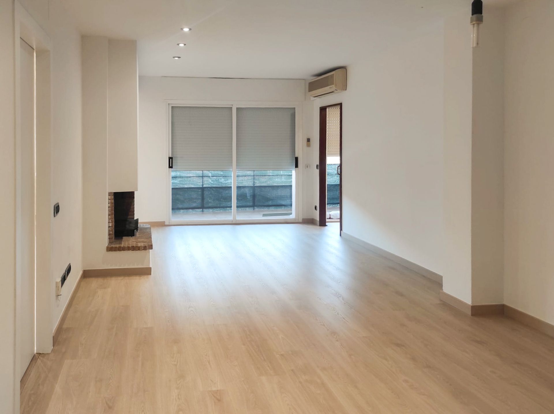 Living room of Flat for sale in Mollet del Vallès  with Air Conditioner, Heating and Parquet flooring