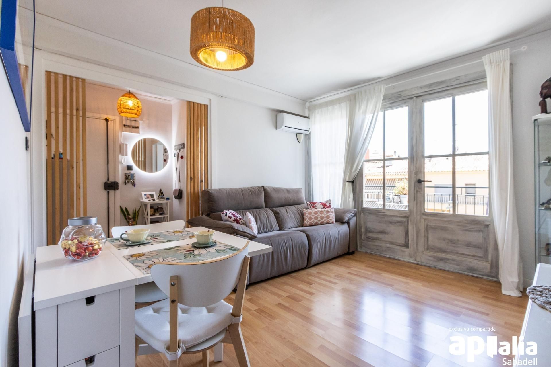 Sala d'estar de Pis en venda en Sant Quirze del Vallès amb Aire condicionat, Parquet i Balcó