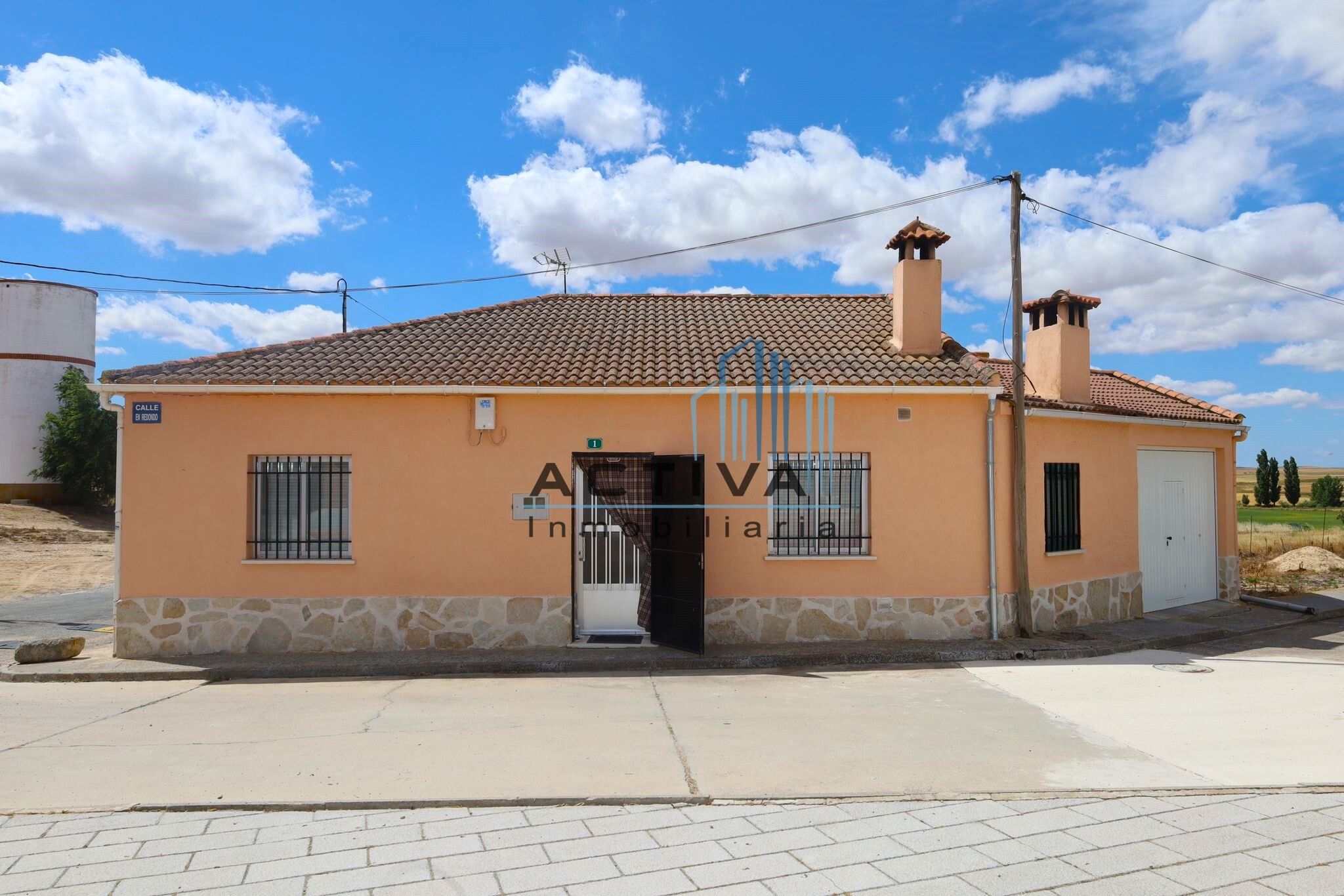Vista exterior de Casa o xalet en venda en Rasueros amb Calefacció i Moblat