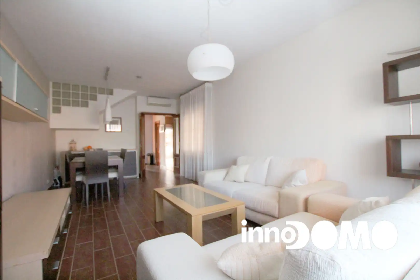 Sala de estar de Casa adosada en venta en Argés con Aire acondicionado, Calefacción y Jardín privado
