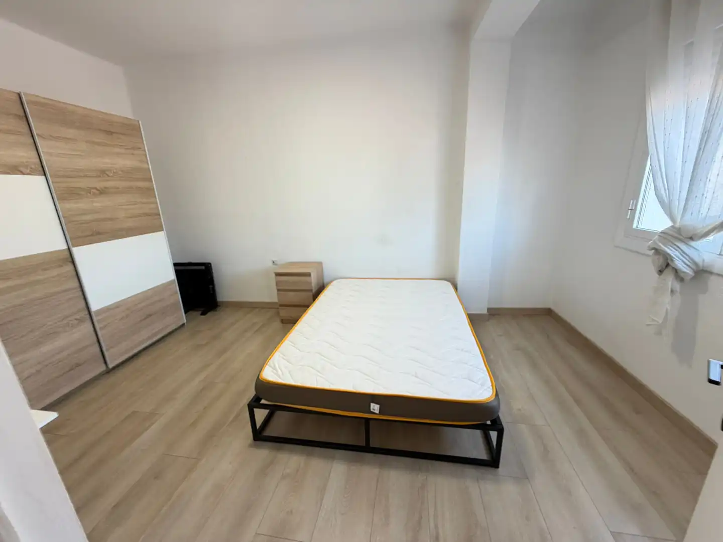 Habitación de Piso de alquiler en Lleida con Aire acondicionado, Calefacción y Parquet