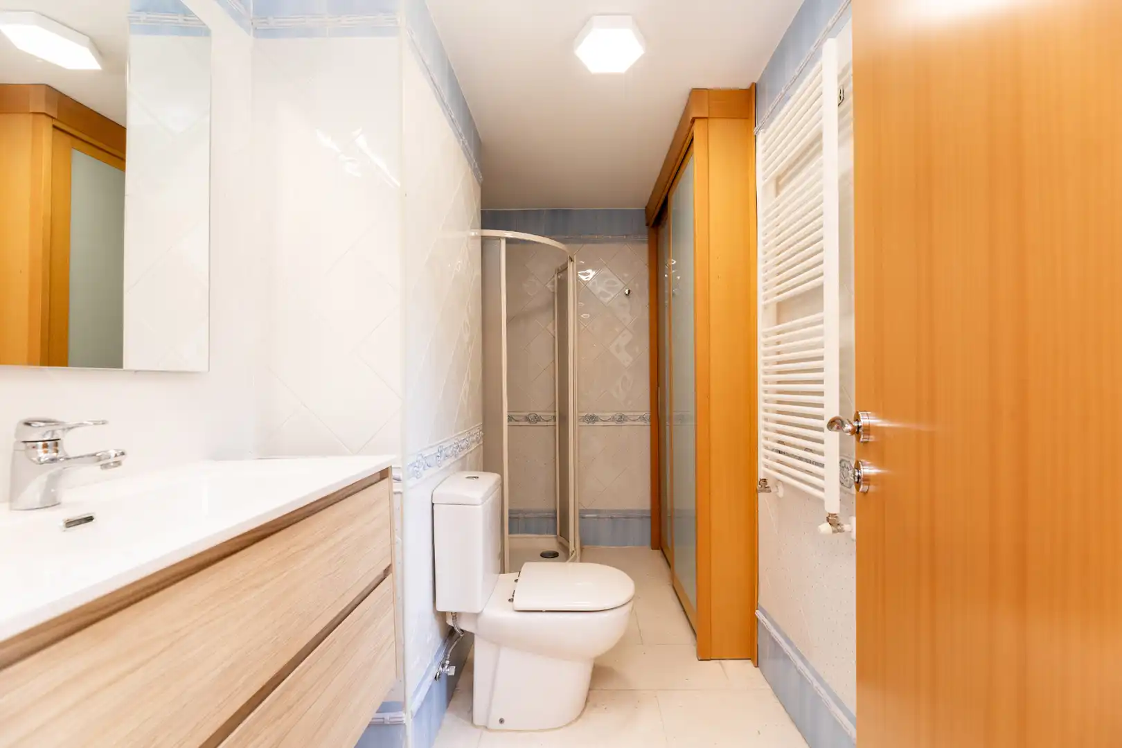 Baño de Ático de alquiler con opción a compra en Madrid con Aire acondicionado, Calefacción y Terraza