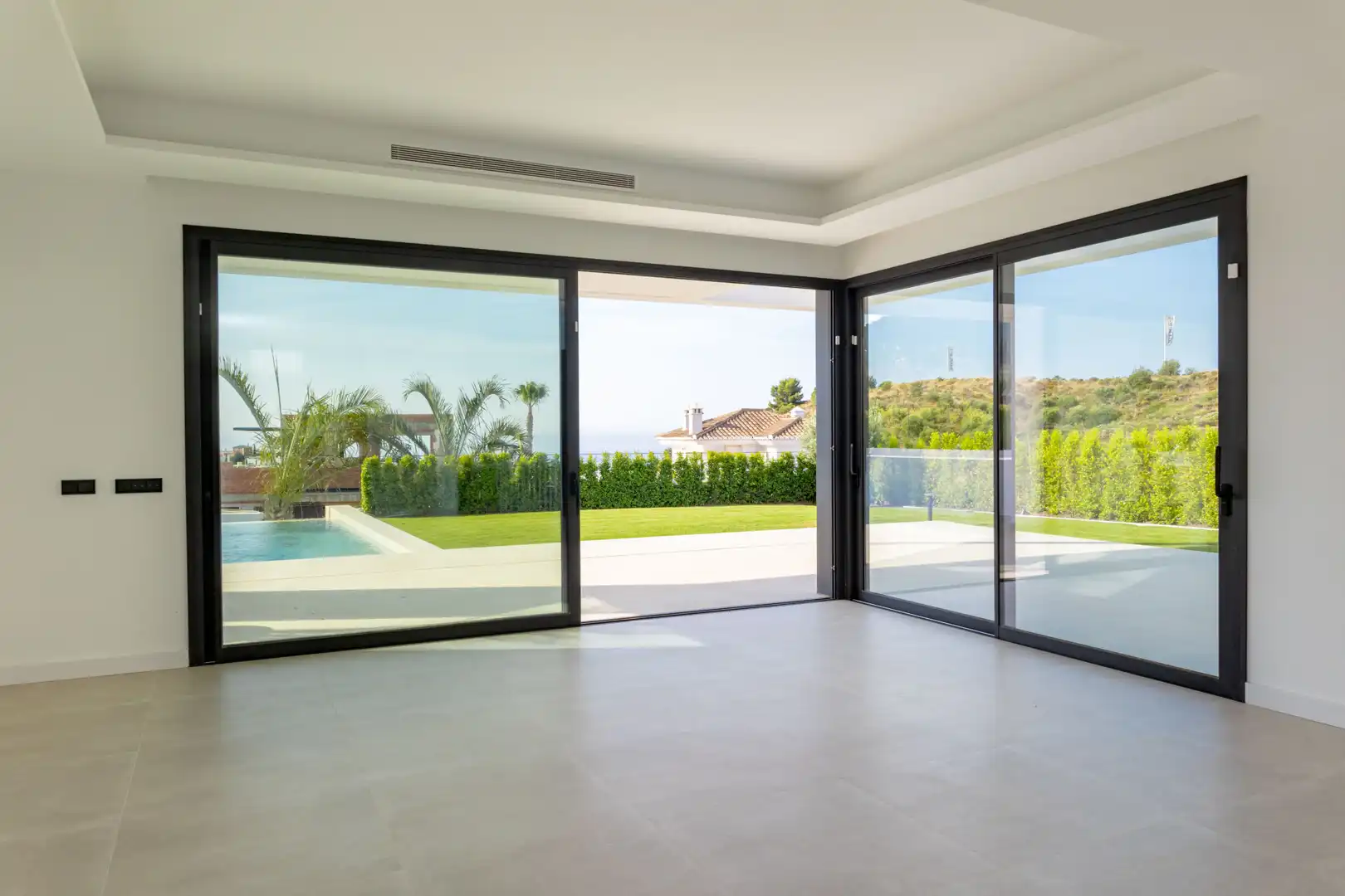 Casa con piscina en venta en El Faro de Calaburra - Chaparral, imagen 3