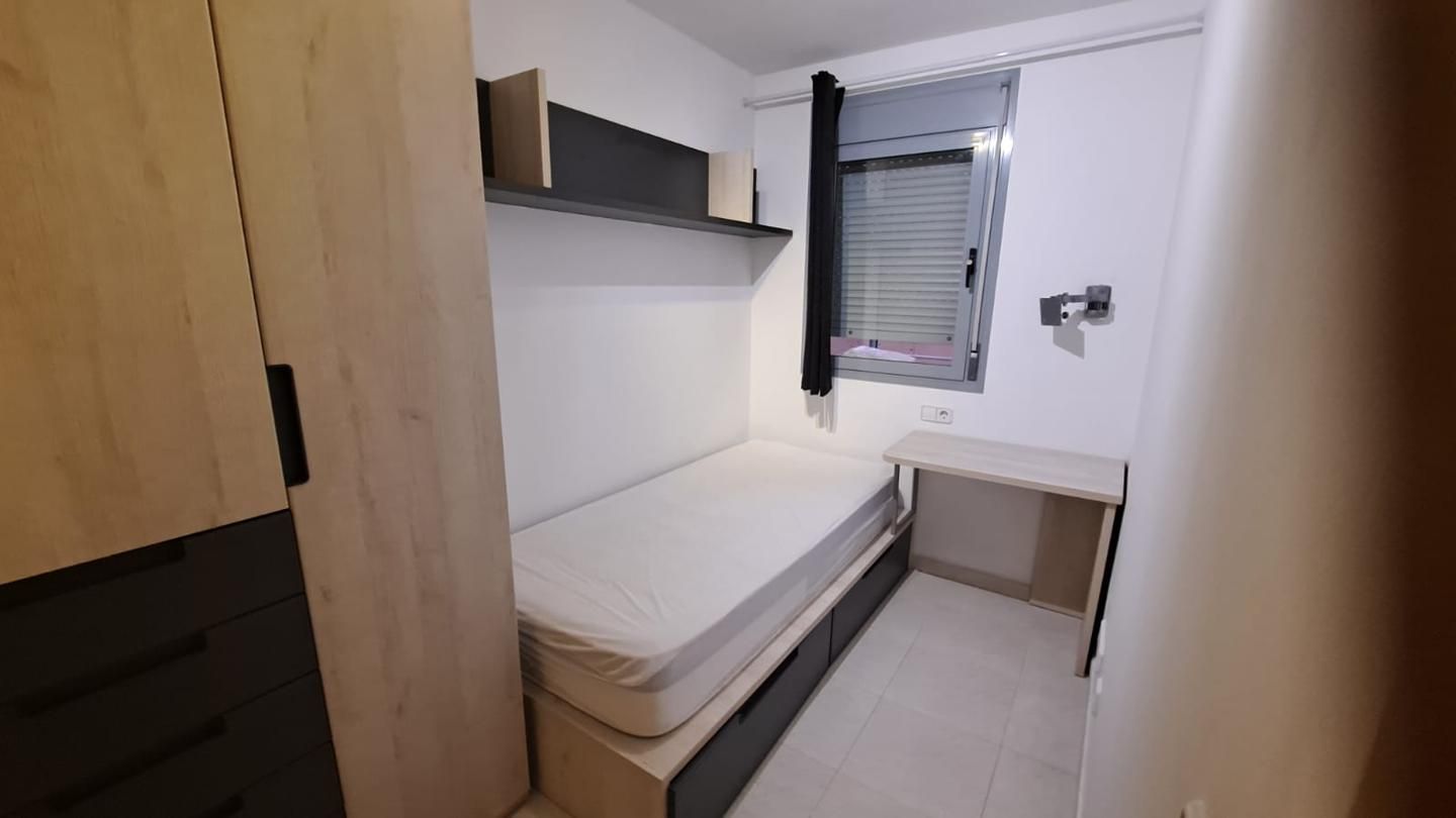 Flat for sale in  Carrer Viena, Els Grecs - Mas Oliva