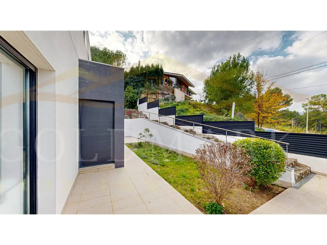 Vista exterior de Casa o xalet en venda en Corbera de Llobregat amb Aire condicionat, Calefacció i Jardí privat