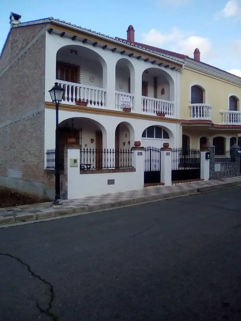 Casa adosada en venda en Archidona amb Aire condicionat, Calefacció i Jardí privat