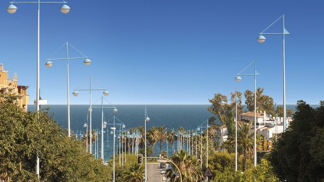 Vista exterior de Pis en venda en Marbella amb Aire condicionat, Terrassa i Traster