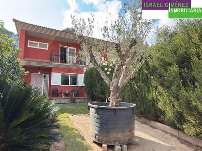 Jardí de Casa adosada en venda en Serra amb Jardí privat, Terrassa i Forn