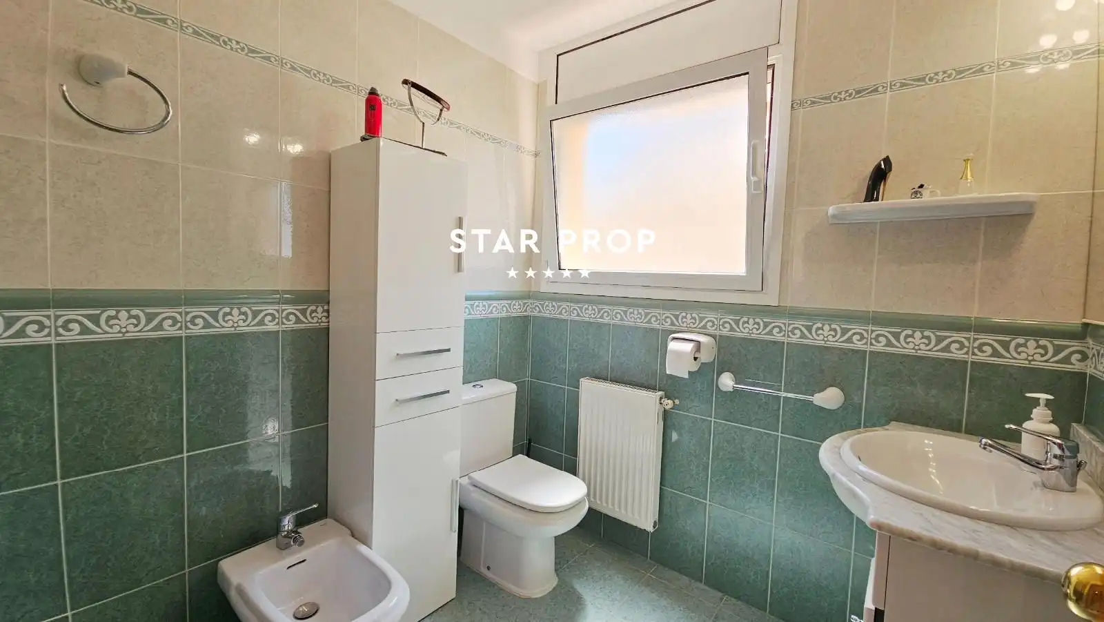 Badezimmer von Dachboden zum Verkauf in Llançà mit Klimaanlage, Heizung und Terrasse