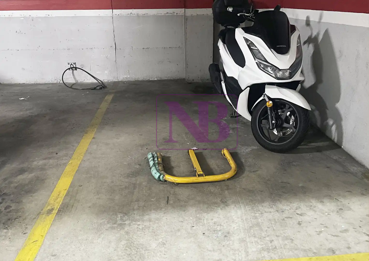 Motorbike with lift to rent in Vila-seca Poble
