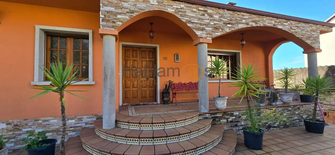 Casa o xalet en venda en Vilagarcía de Arousa amb Calefacció, Jardí privat i Terrassa
