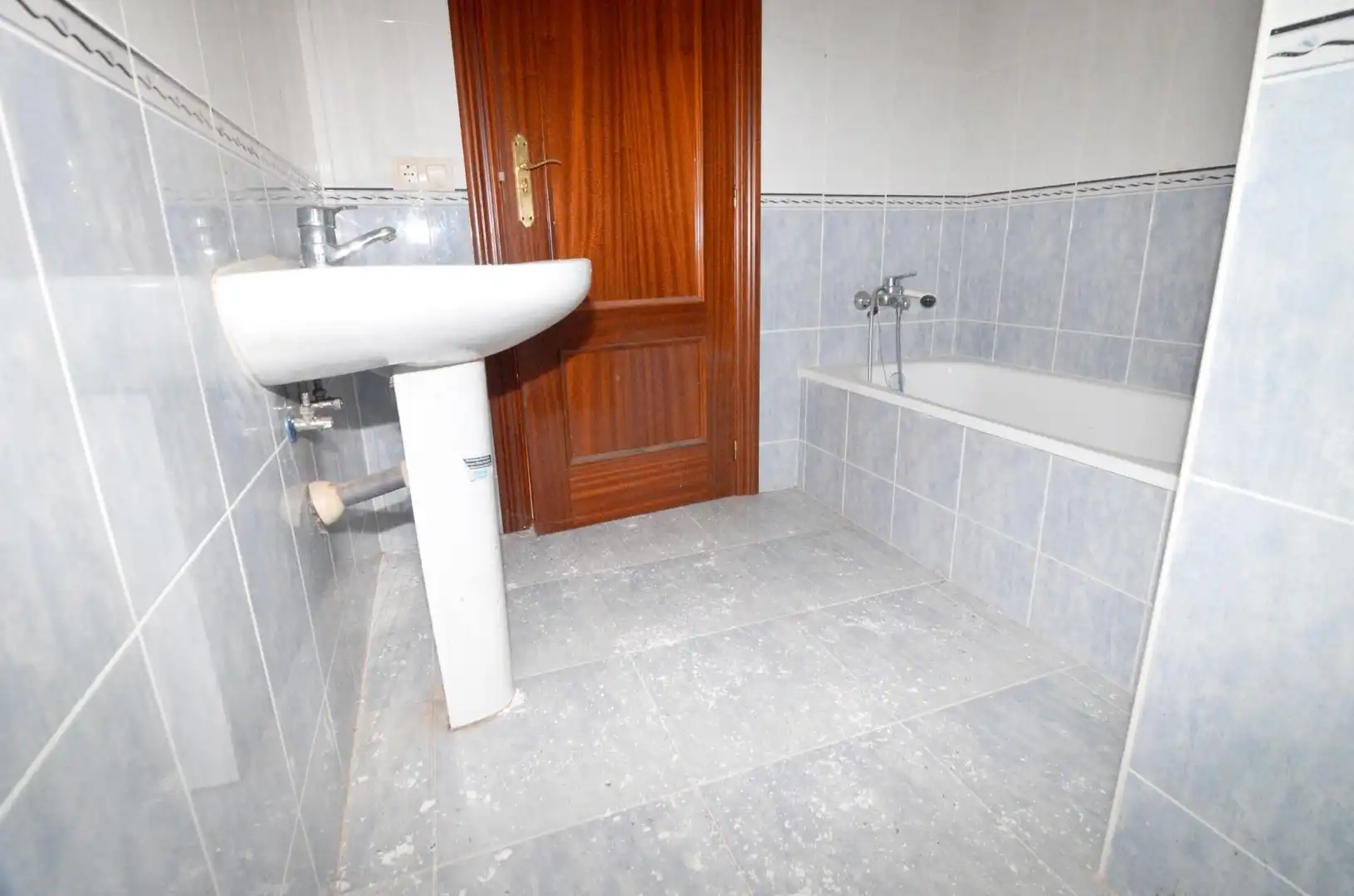 Bathroom of Flat for sale in Villarmayor