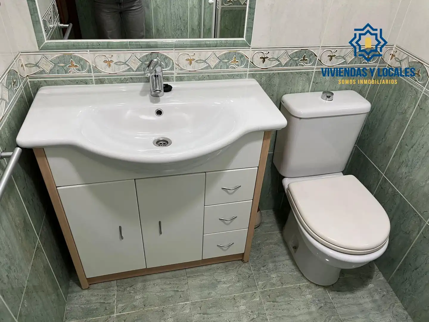 Baño de Piso de alquiler en Granada con Aire acondicionado, Amueblado y Balcón