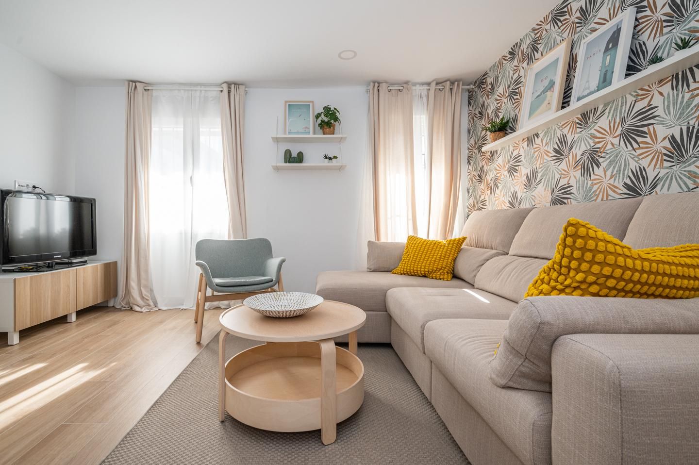 Sala d'estar de Apartament de lloguer en  Madrid Capital amb Calefacció i Moblat