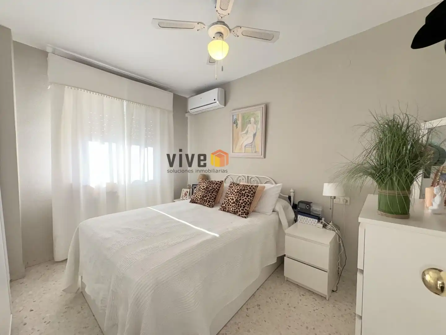 Habitación de Piso en venta en Mairena del Aljarafe con Aire acondicionado