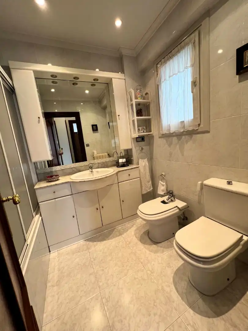 Bathroom of Flat for sale in Andoain  with Air Conditioner, Heating and Parquet flooring