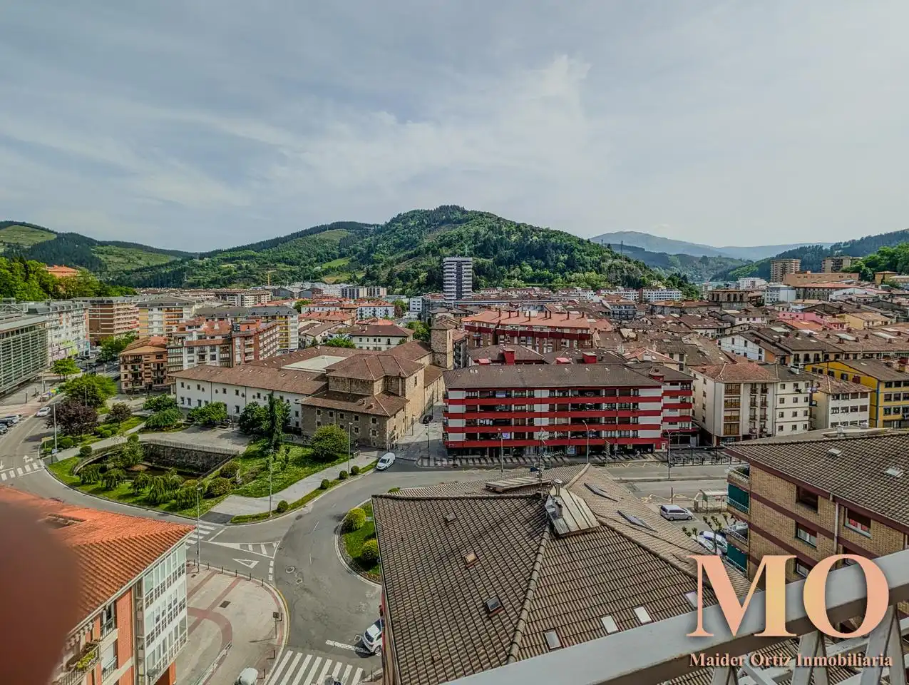 Vista exterior de Piso en venta en Arrasate / Mondragón con Calefacción, Terraza y Trastero