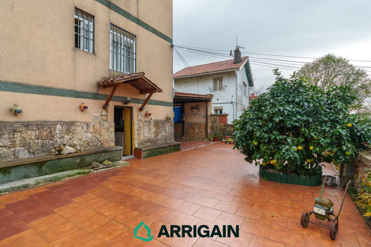 Vista exterior de Pis en venda en Donostia - San Sebastián  amb Calefacció, Jardí privat i Terrassa