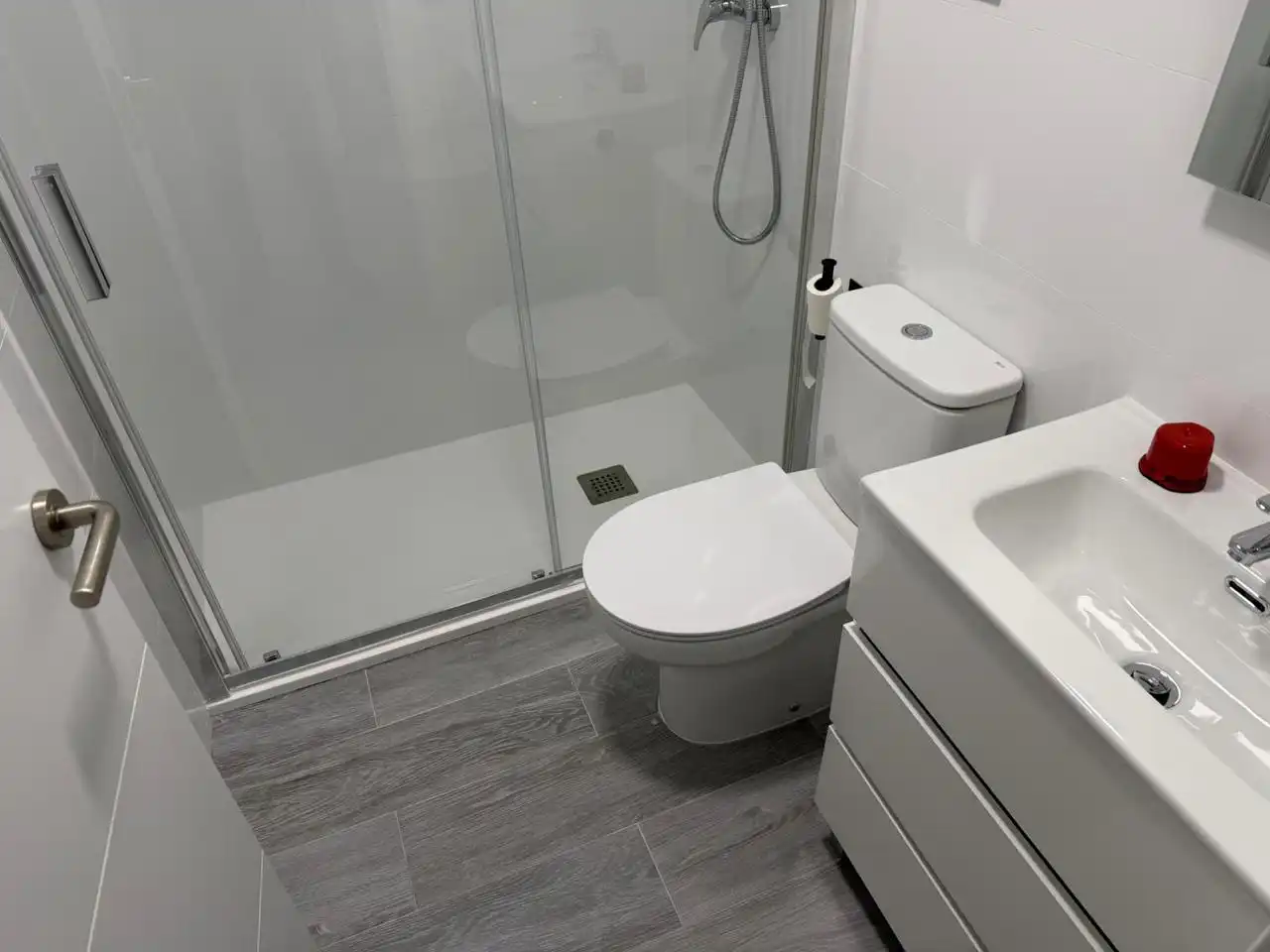 Bany de Planta baixa de lloguer en Madrid amb Aire condicionat i Moblat