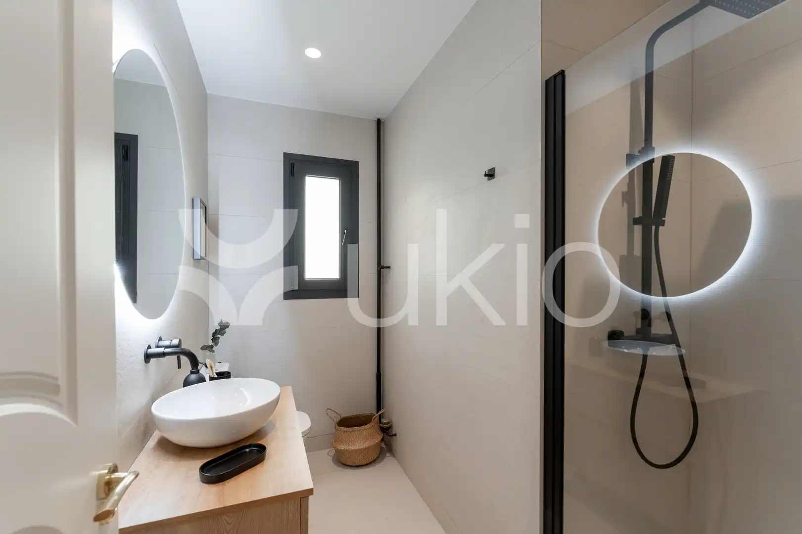 Bany de Apartament de lloguer en Madrid amb Aire condicionat, Calefacció i Moblat