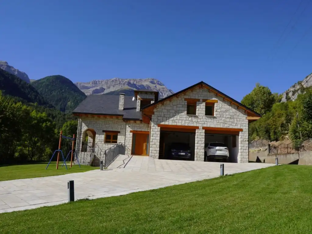 Exterior view of Houses for sale in Bielsa, Huesca