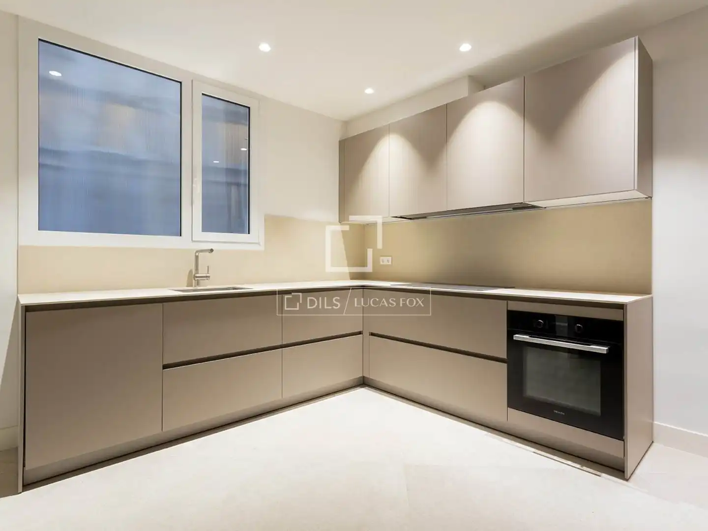 Kitchen of Flat for sale in Barcelona  with Air Conditioner, Heating and Parquet flooring