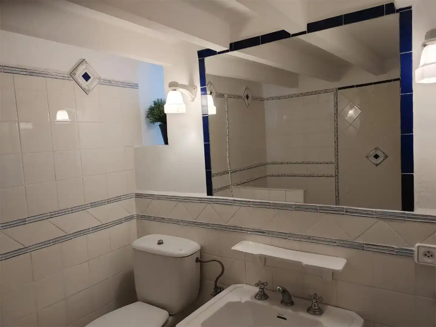 Badezimmer von Wohnung zur Miete in  Palma de Mallorca mit Möbliert, Waschmaschine und Fernseher