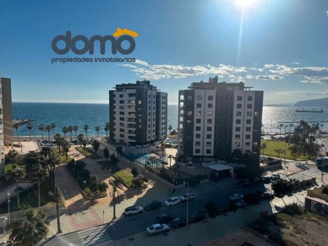 Vista exterior de Piso de alquiler en  Almería Capital con Aire acondicionado, Parquet y Terraza