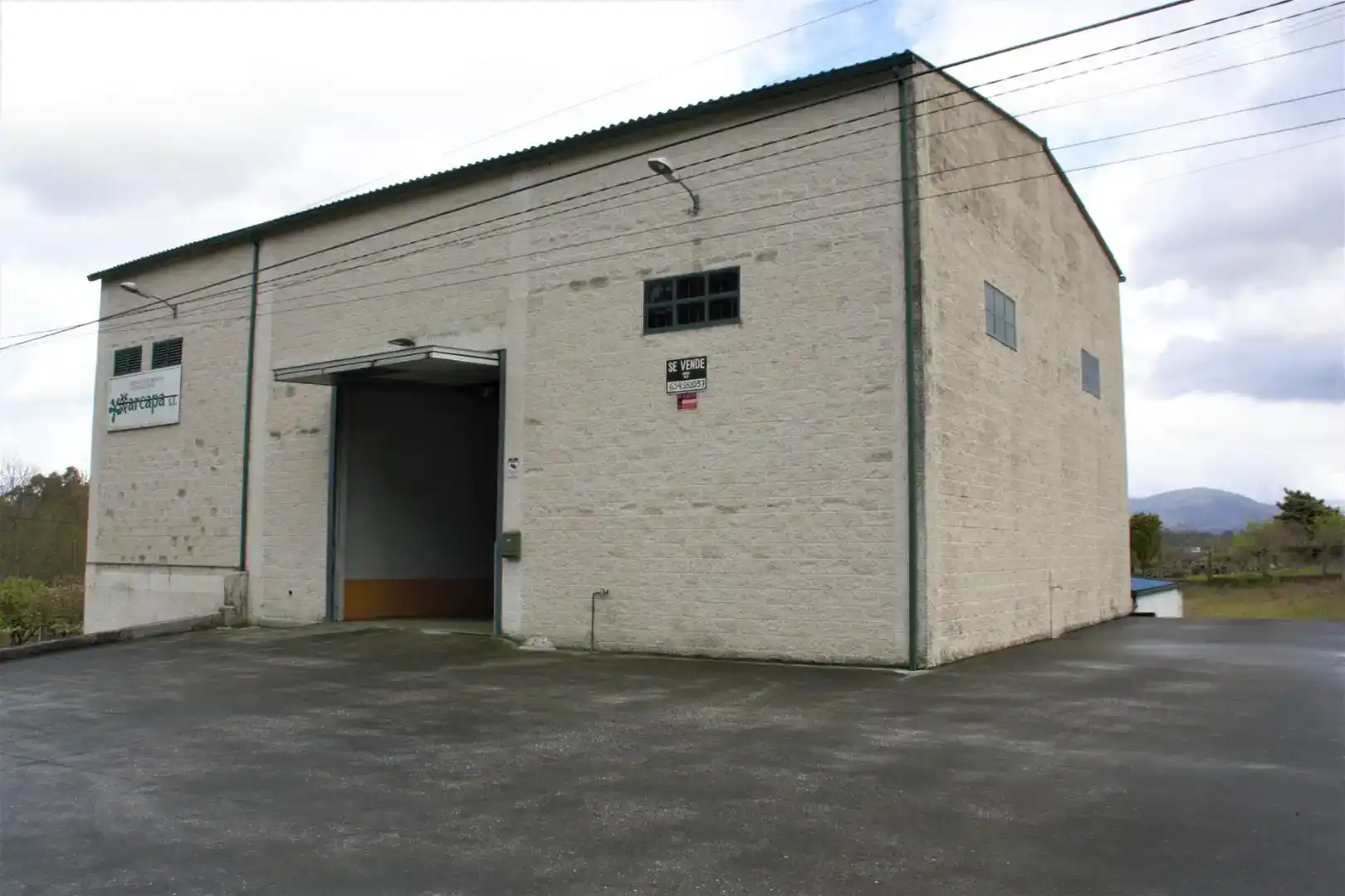 Vista exterior de Nave industrial en venta en Padrón