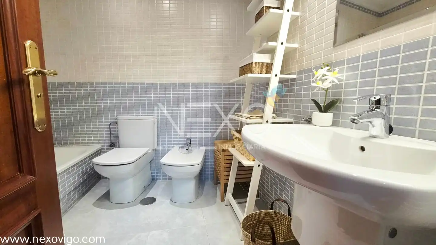 Baño de Piso en venta en Vigo  con Calefacción, Parquet y Trastero