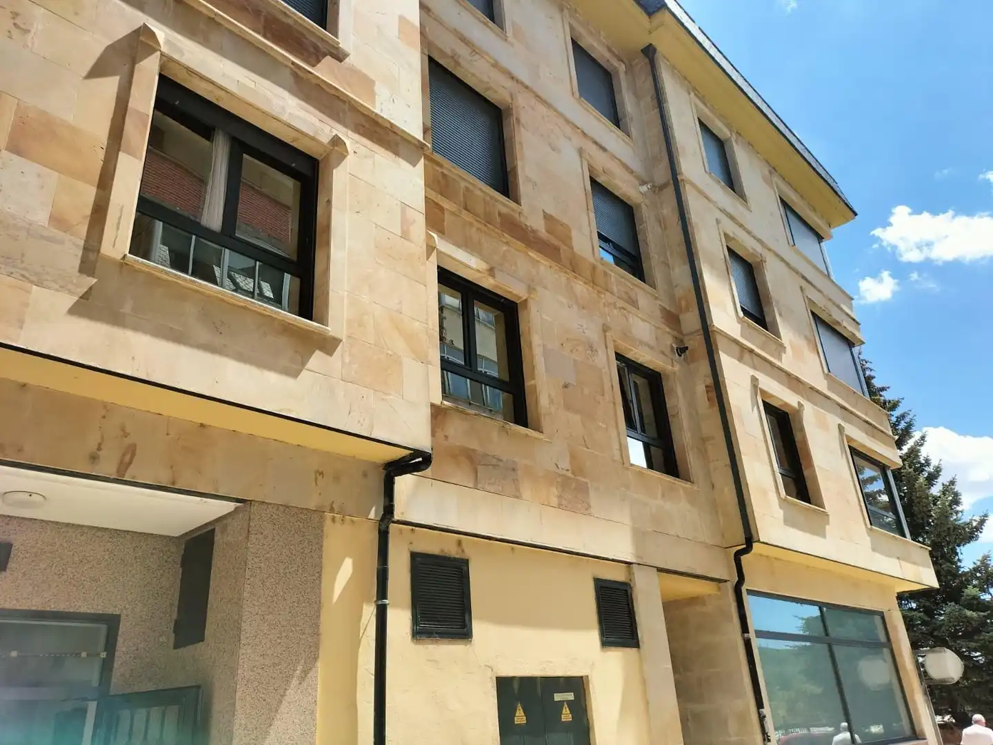 Vista exterior de Piso en venta en Guardo con Calefacción, Parquet y Trastero