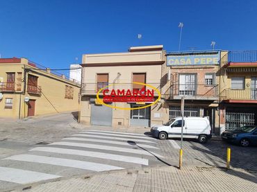 Locale commerciale in affitto a Carretero 144