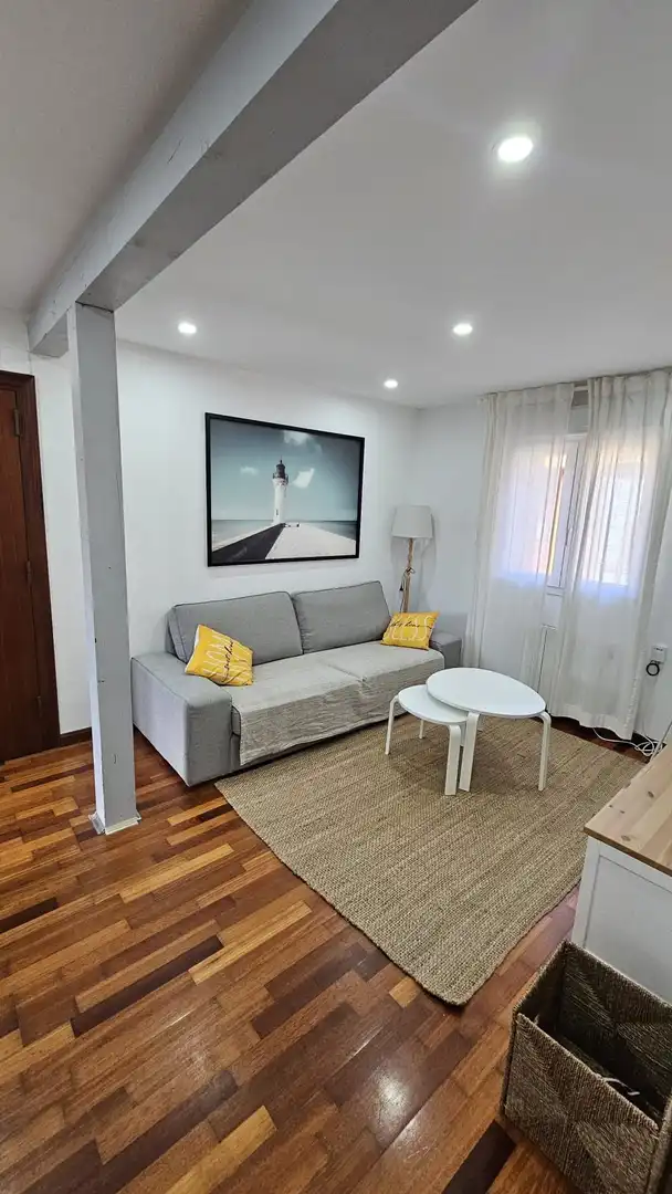 Sala d'estar de Pis en venda en Gijón  amb Calefacció i Moblat