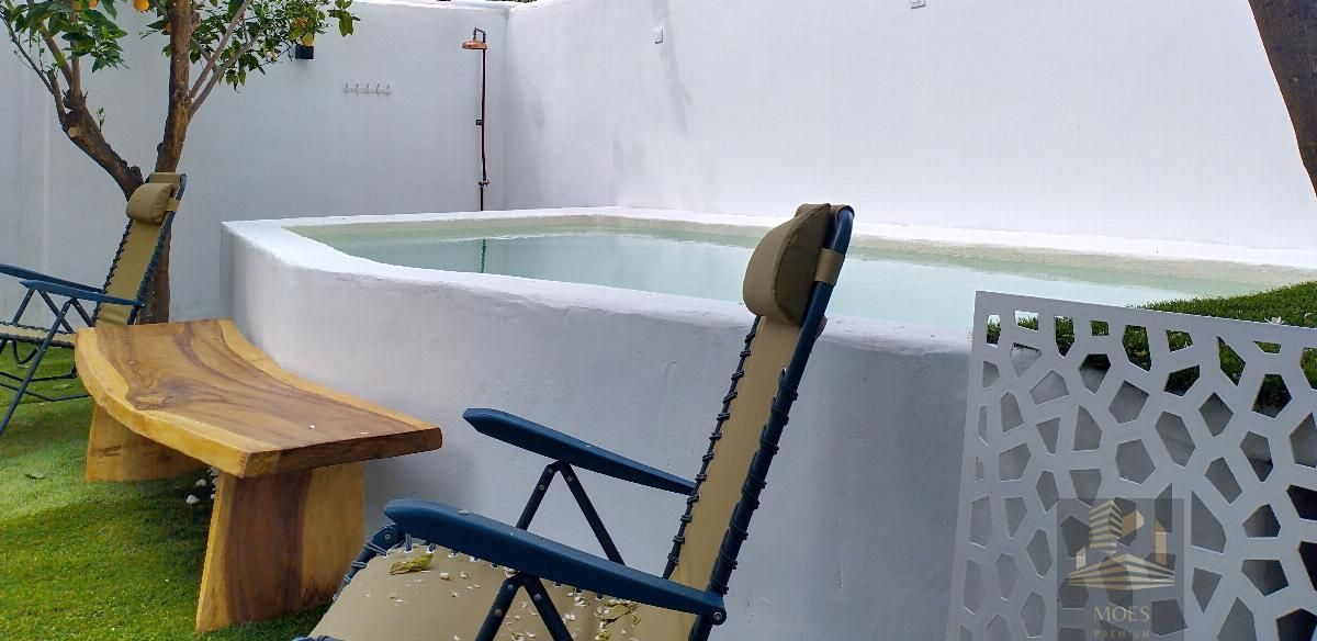 Swimming pool of Building for sale in Vélez-Málaga