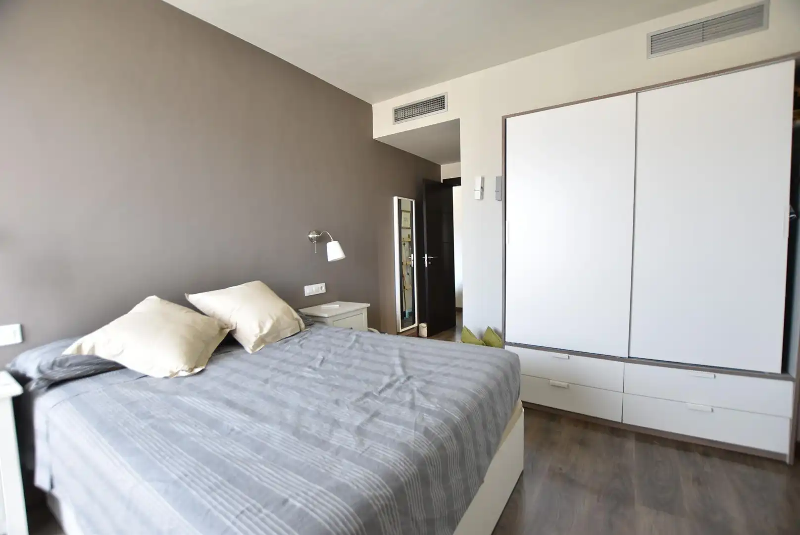Bedroom of Flat for rent in Granada  with Air Conditioner, Heating and Furnished