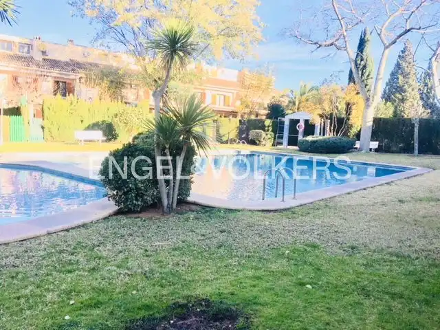 Exterior view of Detached homes for rent in Paterna  with Heating, Private garden and Terrace