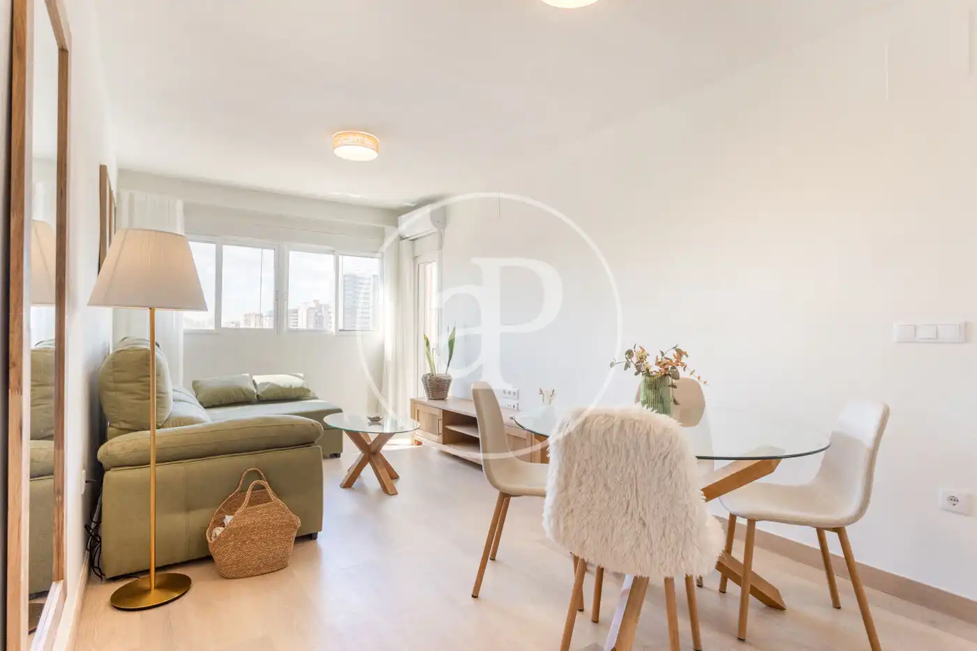 Sala d'estar de Pis de lloguer en  Valencia Capital amb Aire condicionat, Calefacció i Moblat