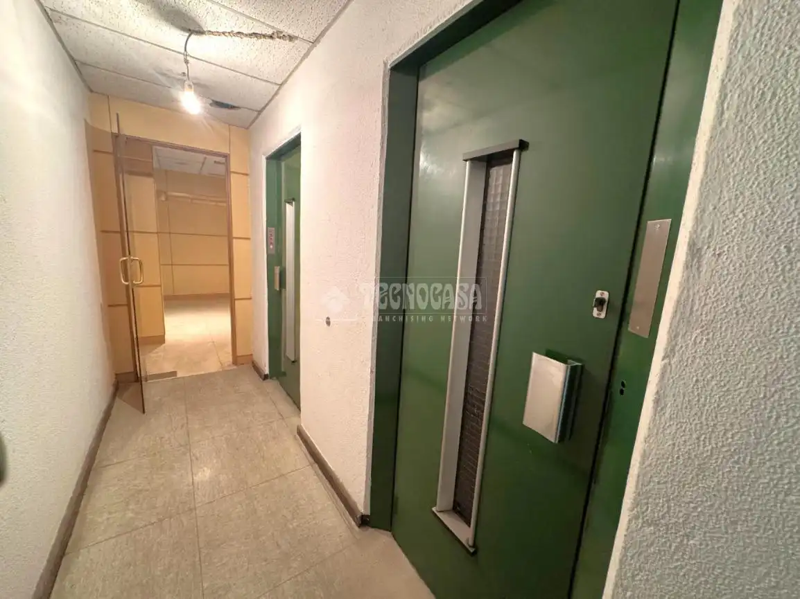 Local comercial en venda a HERMANOS GARCIA NOBLEJAS, imagen 2