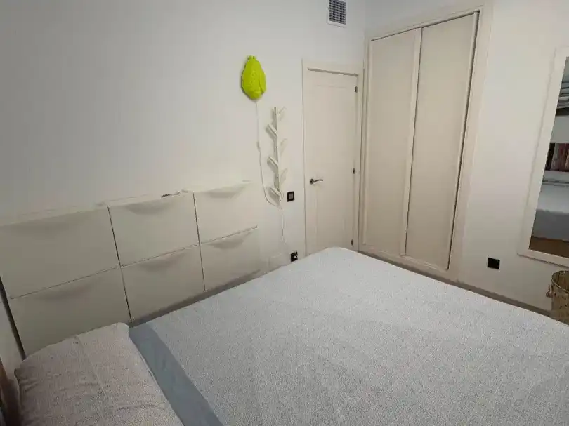 Schlafzimmer von Wohnung zur Miete in  Almería Capital mit Klimaanlage, Schwimmbad und Balkon