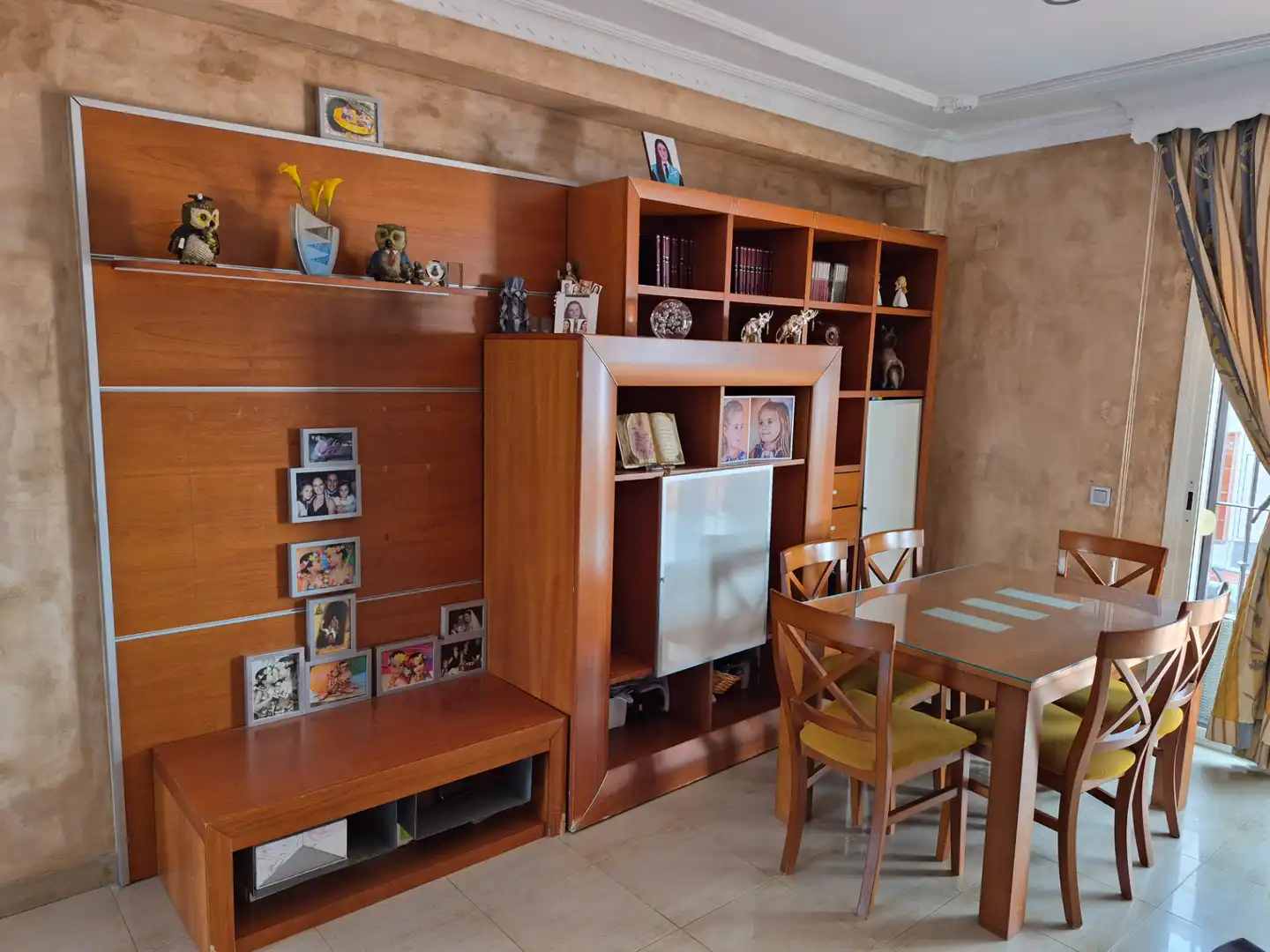 Sala d'estar de Casa o xalet en venda en Alcalá de Guadaira amb Aire condicionat