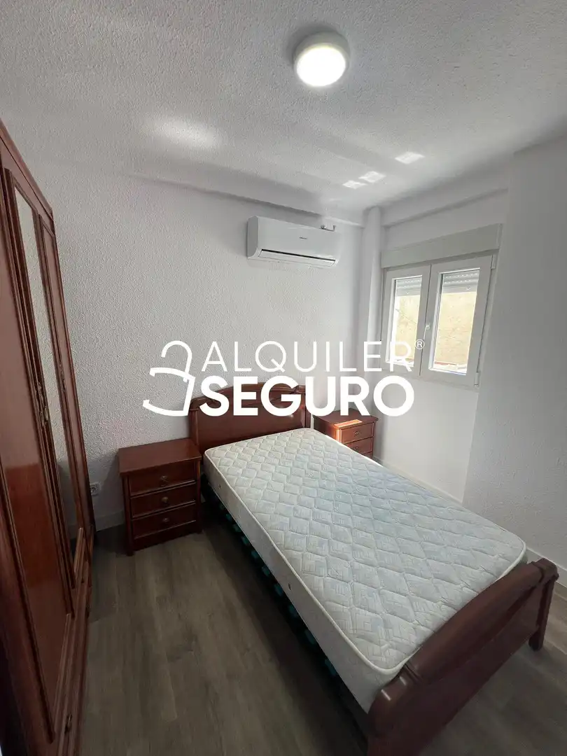 Bedroom of Flat for rent in Madrid  with Air Conditioner, Heating and Terrace
