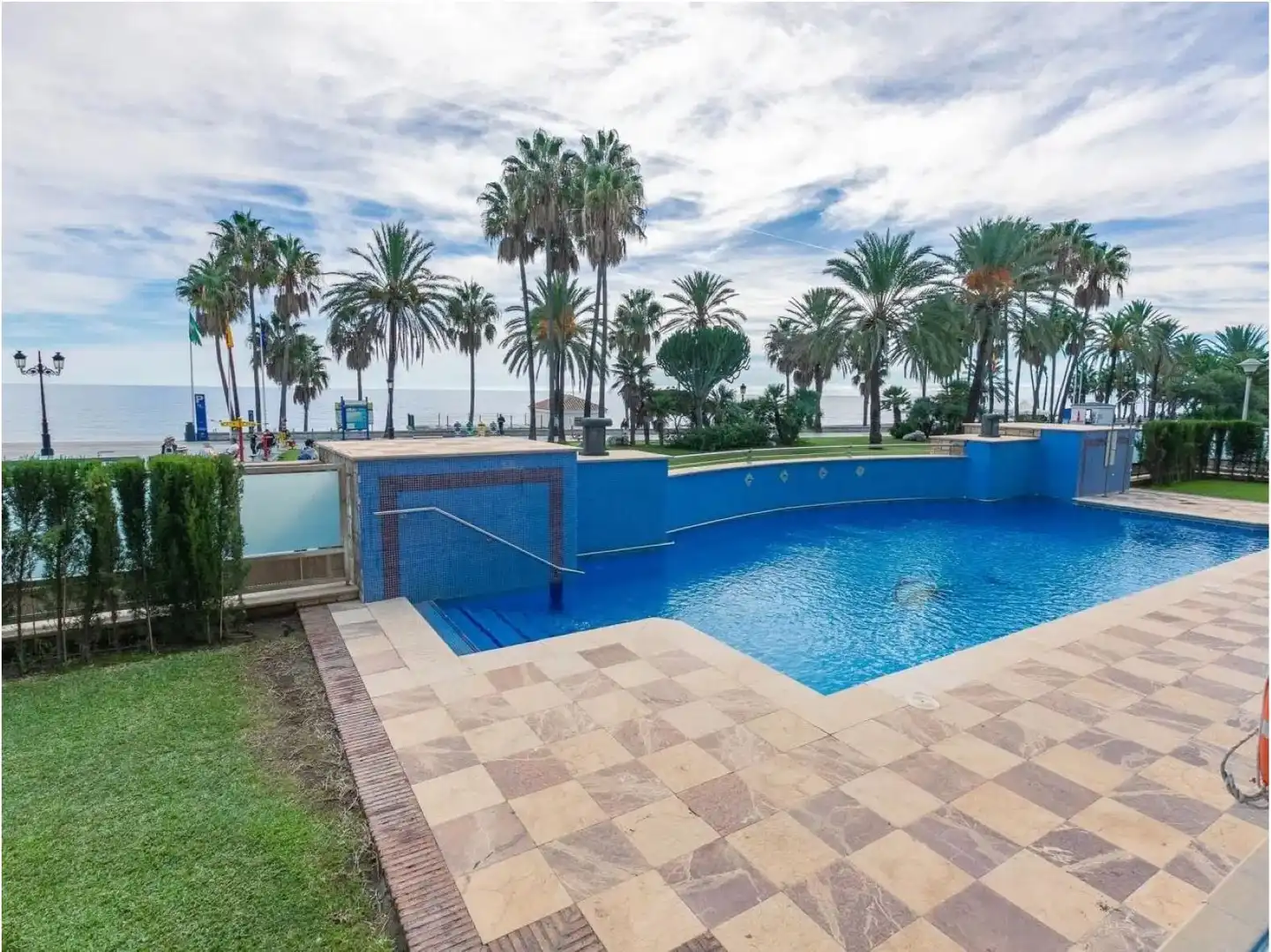 Piscina de Piso en venta en Marbella con Aire acondicionado, Terraza y Amueblado