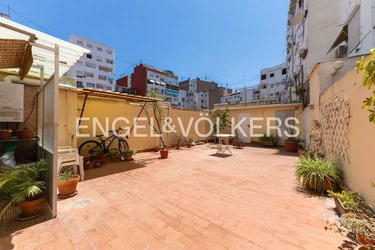 Terrassa de Pis en venda en Valencia amb Aire condicionat, Calefacció i Jardí privat