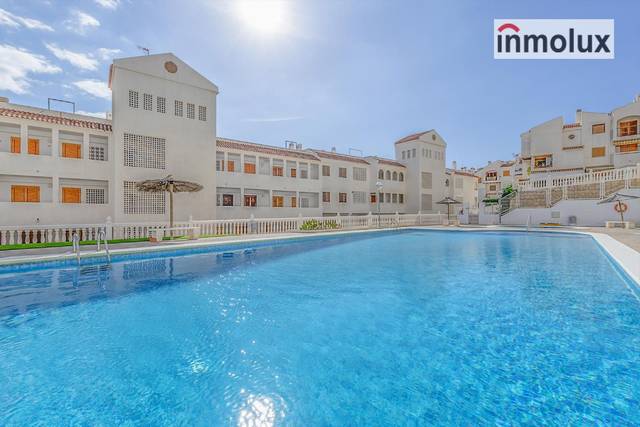 Casa adosada en Venta en Calle Islas Baleares en Los Arenales del Sol