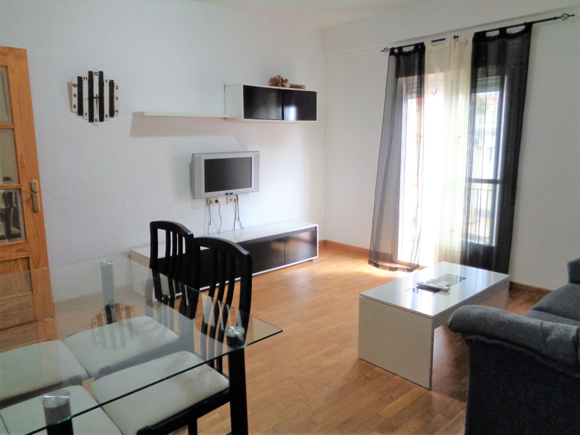 Living room of Flat for sale in Plasencia  with Air Conditioner, Heating and Parquet flooring