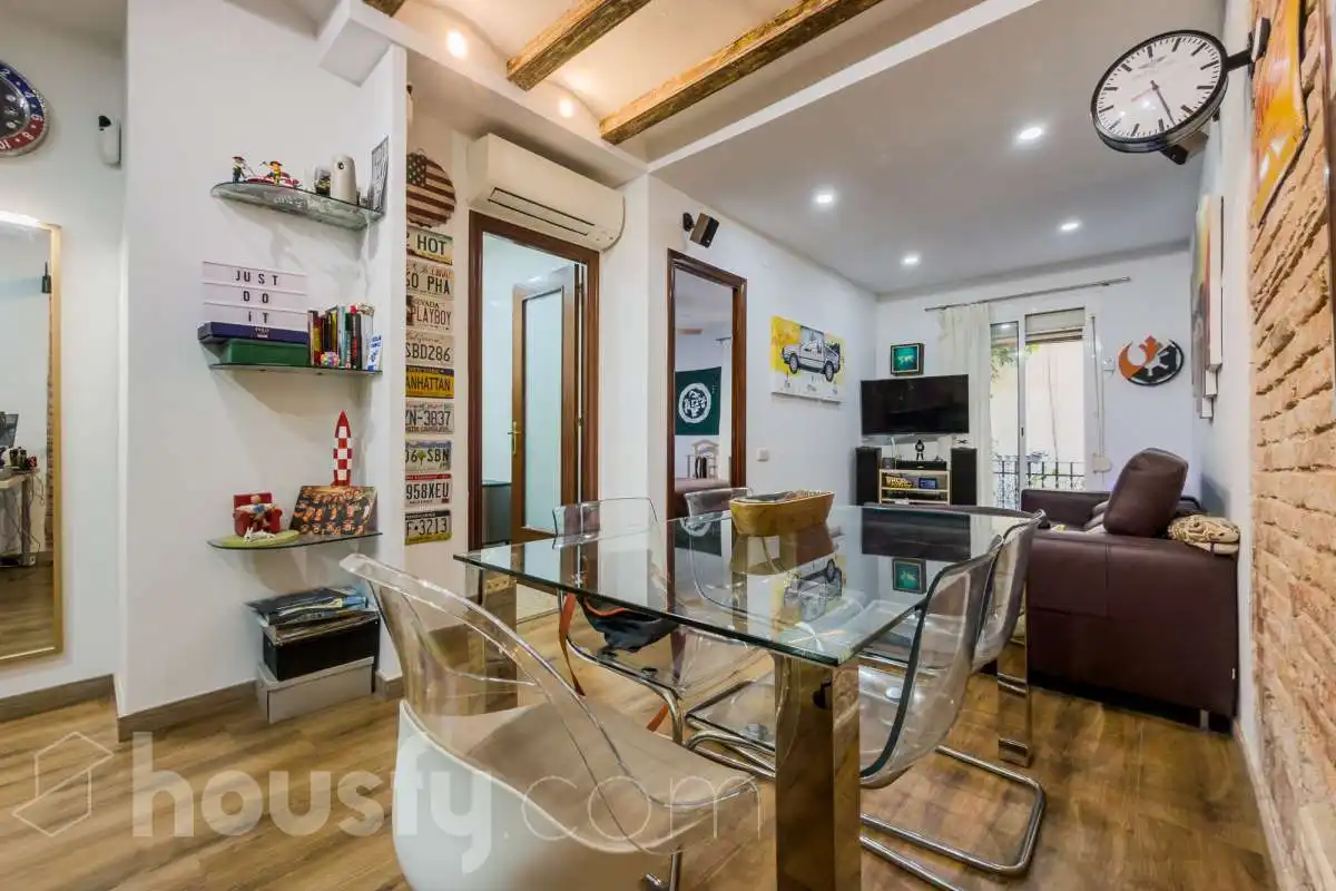 Sala de estar de Piso en venta en  Barcelona Capital con Aire acondicionado, Parquet y Balcón