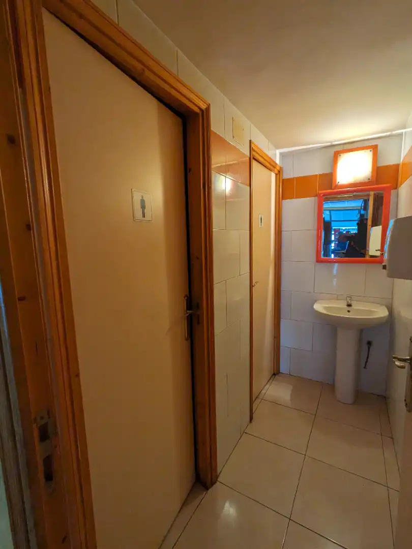 Bany de Local en venda en Torredembarra amb Aire condicionat, Calefacció i Terrassa