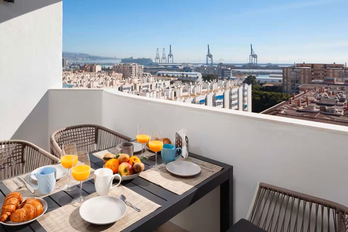 Terrassa de Pis de lloguer en Málaga Capital amb Aire condicionat, Moblat i TV